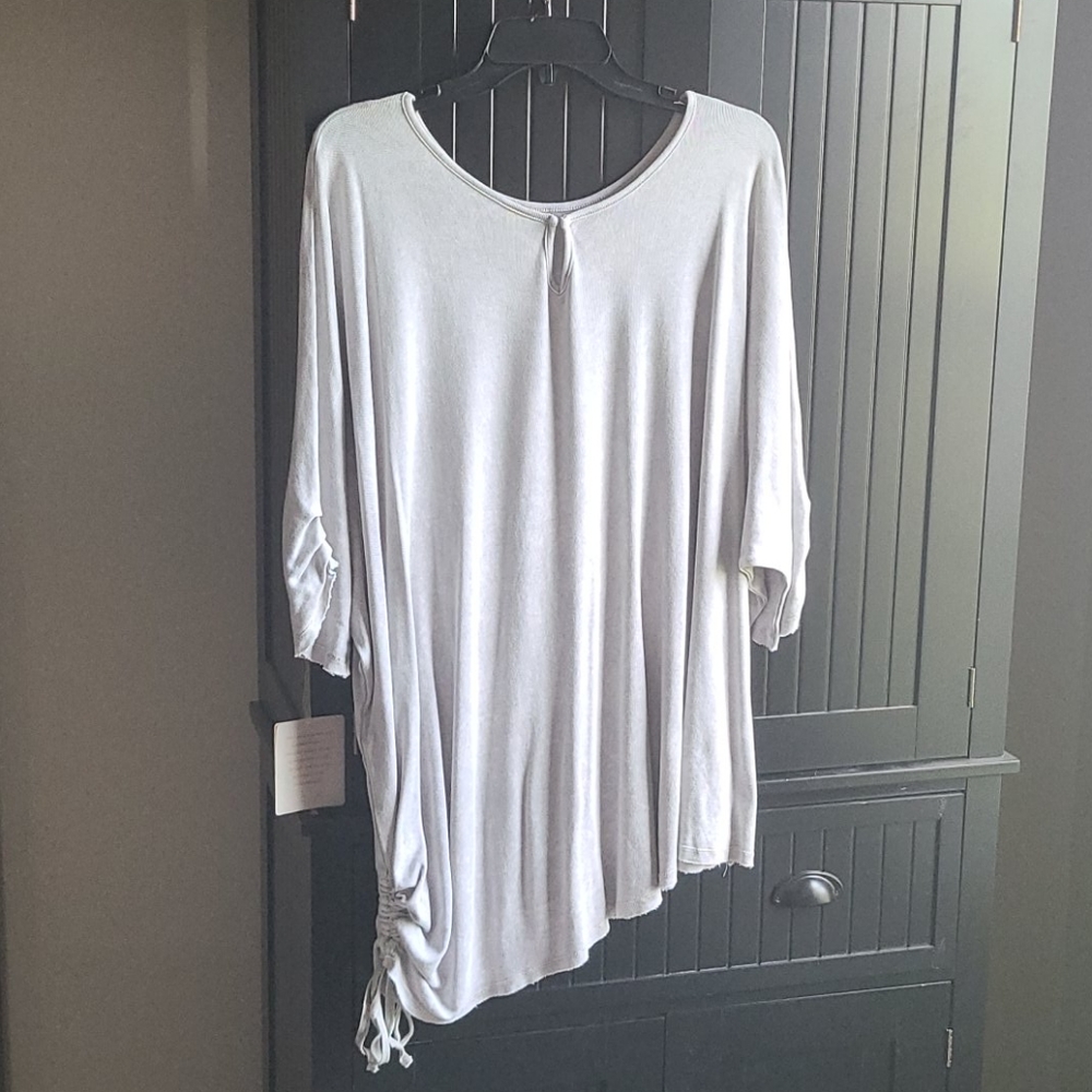 M Rena grey short sleeve shirt size med-Lg